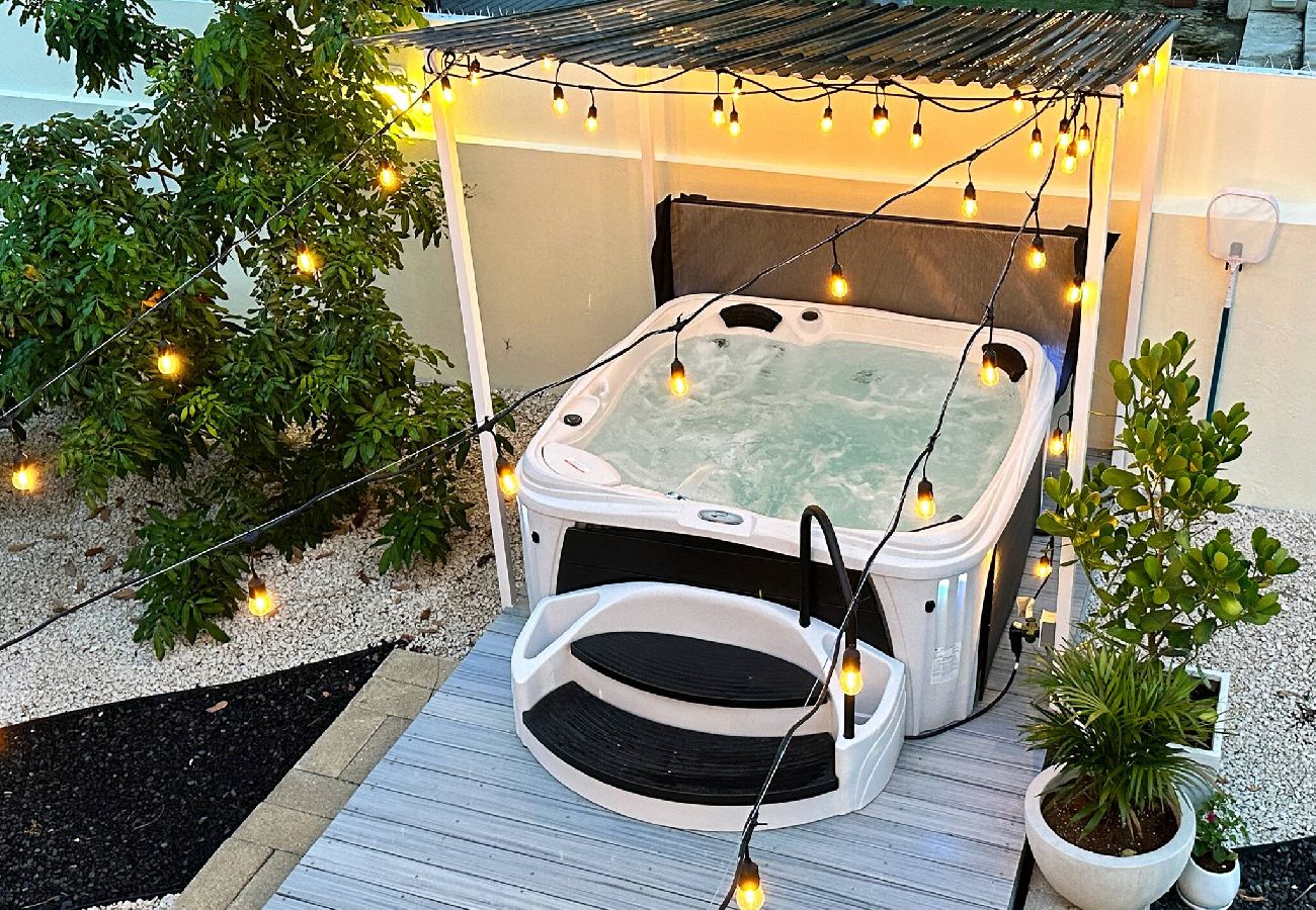 House in San Juan - Condado Laguna Villa 1 | Spa | 6 Bd 3Ba Generator 