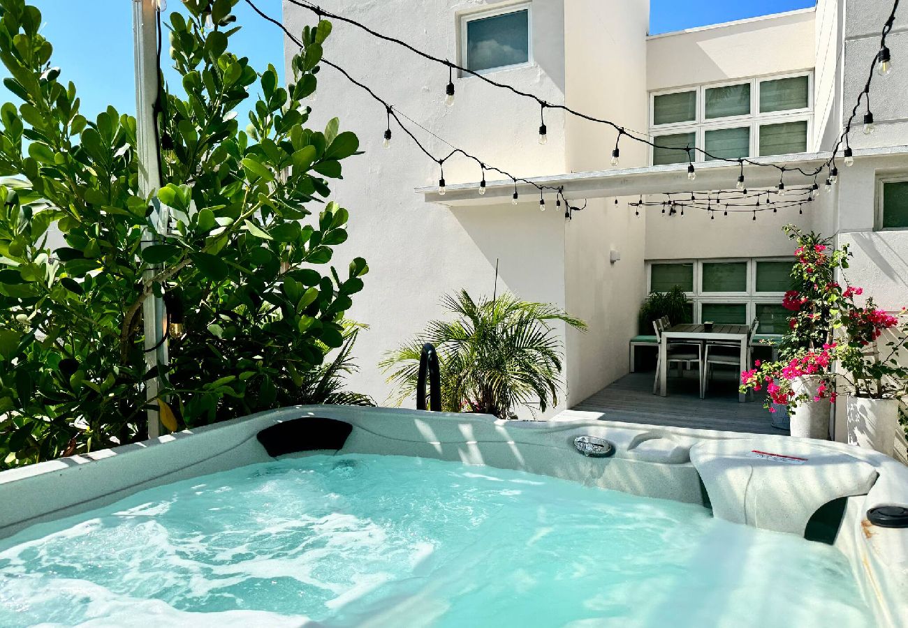 House in San Juan - Condado Laguna Villa 1 | Spa | 6 Bd 3Ba Generator 