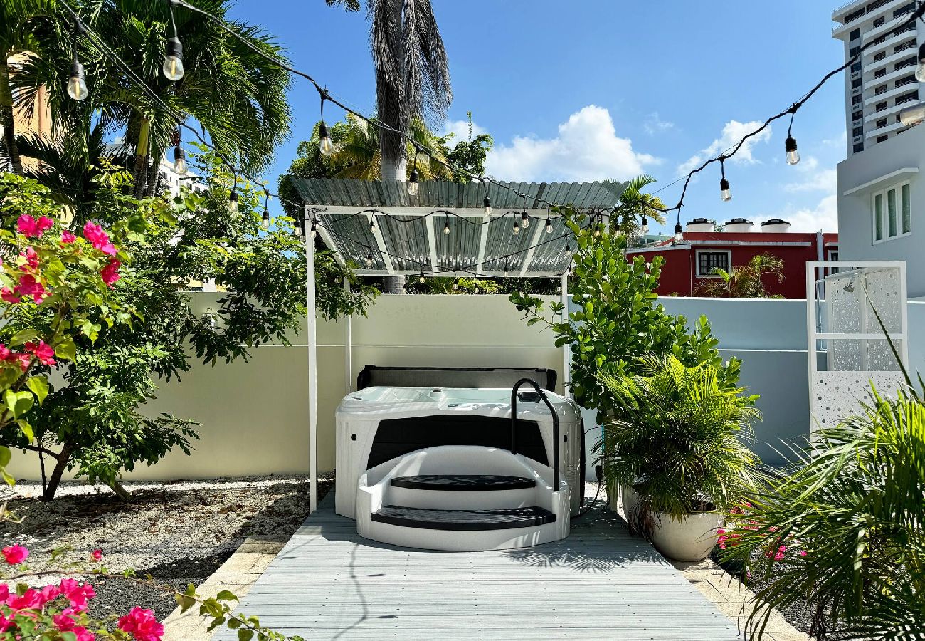 House in San Juan - Condado Laguna Villa 1 | Spa | 6 Bd 3Ba Generator 