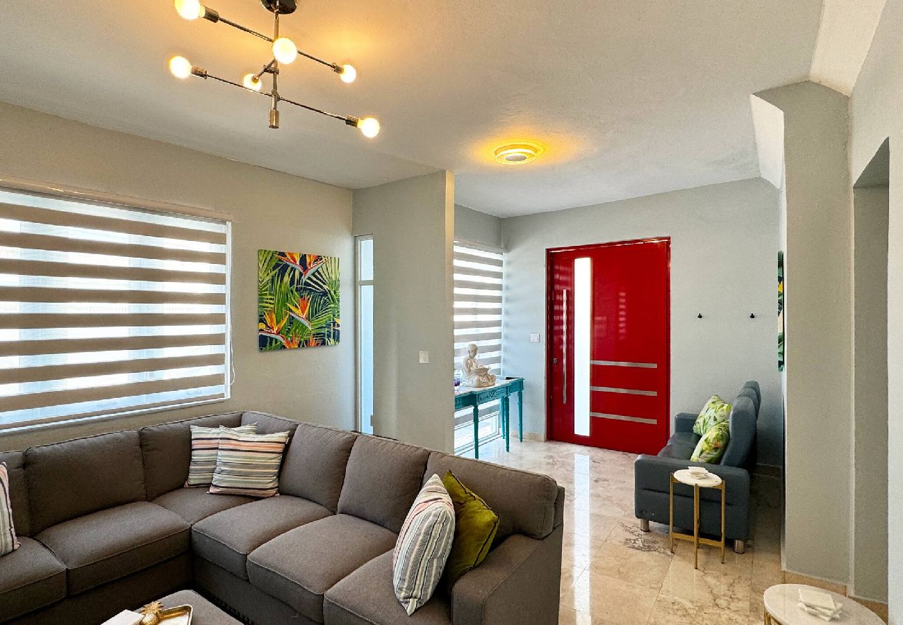 House in San Juan - Condado Laguna Villa w/Pool 5 Bd 3 Ba - Generator 
