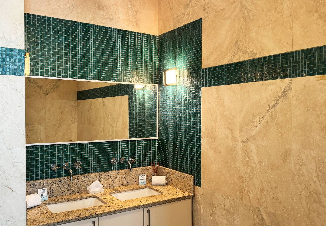 House in San Juan - Condado Laguna Villa w/Pool 5 Bd 3 Ba - Generator 