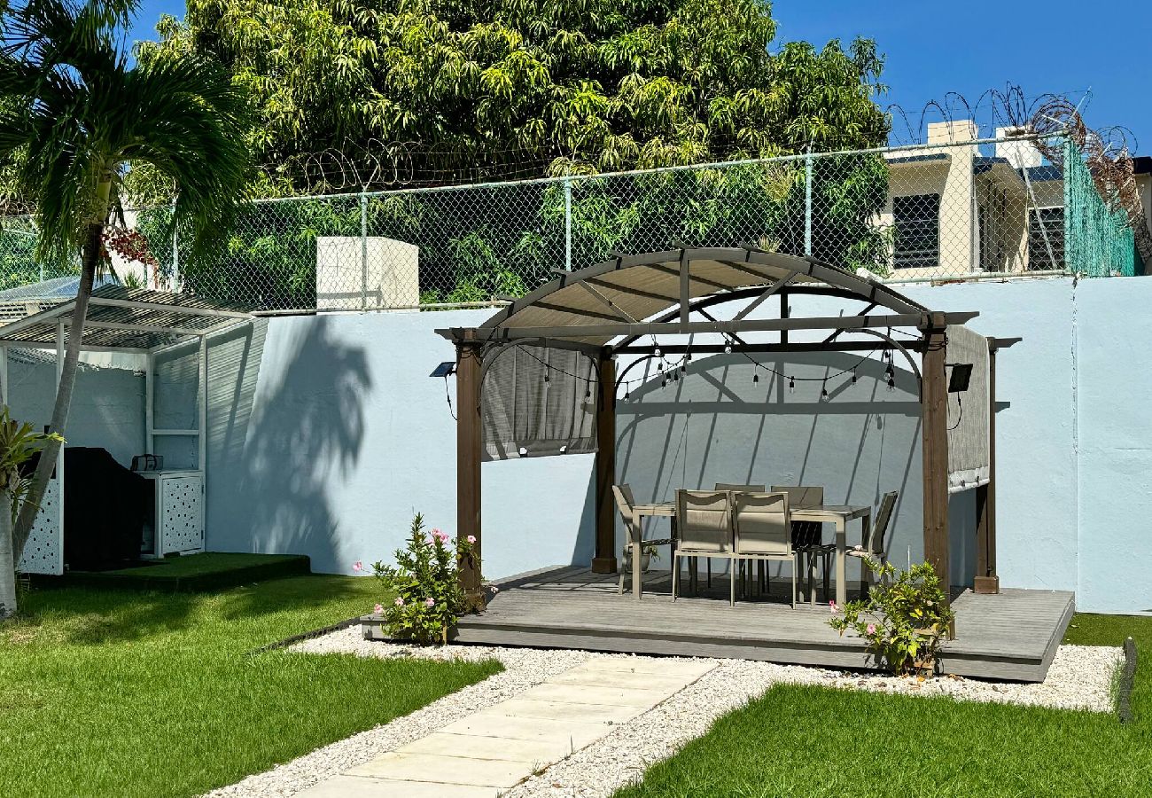 House in San Juan - Condado Laguna Villa w/Pool 5 Bd 3 Ba - Generator 