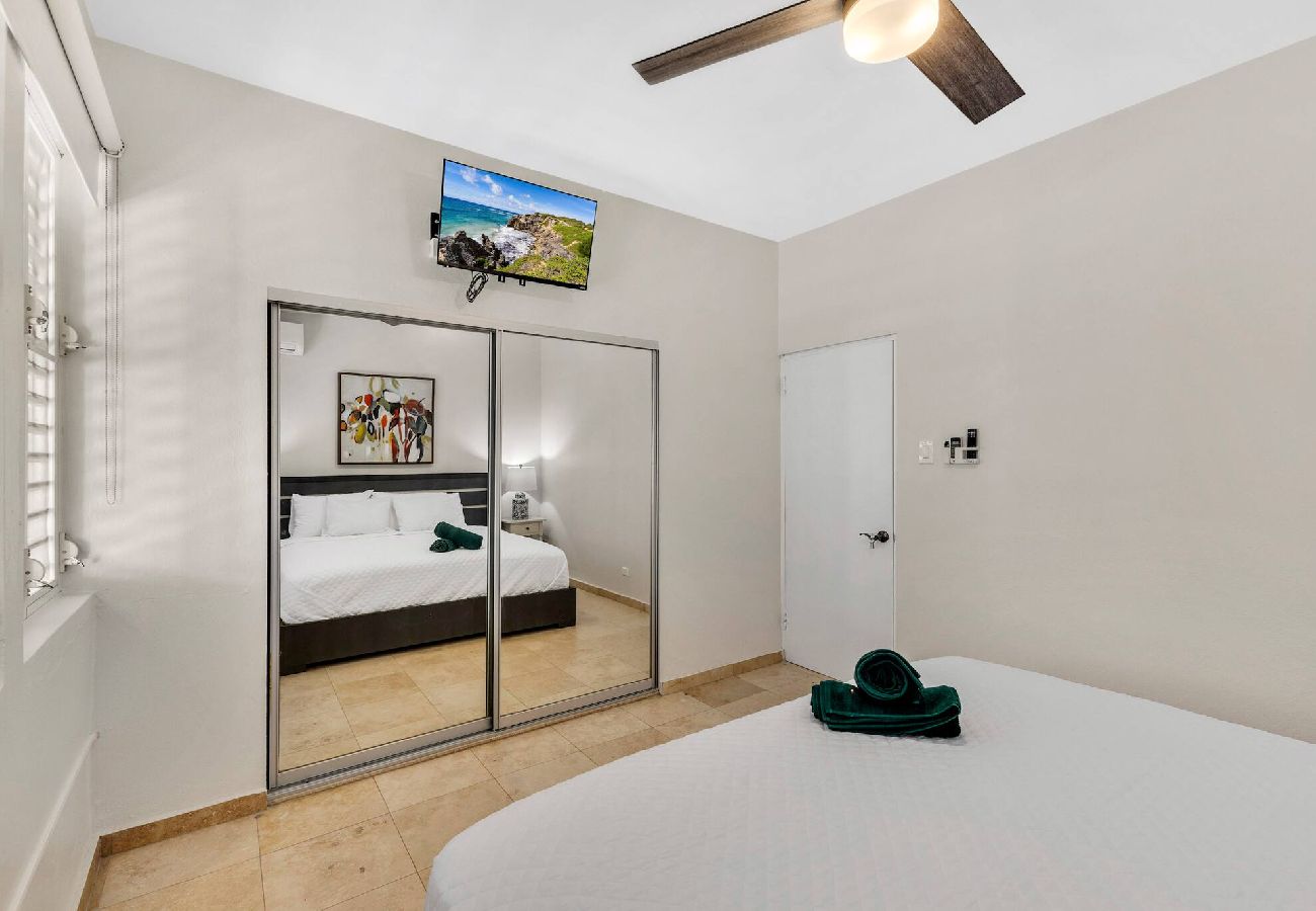House in Santurce - Condado Villa 4Bd 3Ba | Spa/Generator/Parking 