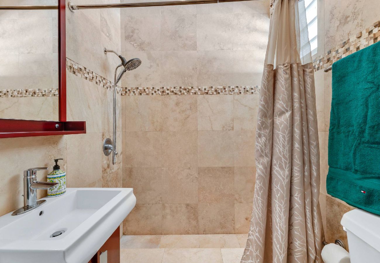 House in Santurce - Condado Villa 4Bd 3Ba | Spa/Generator/Parking 