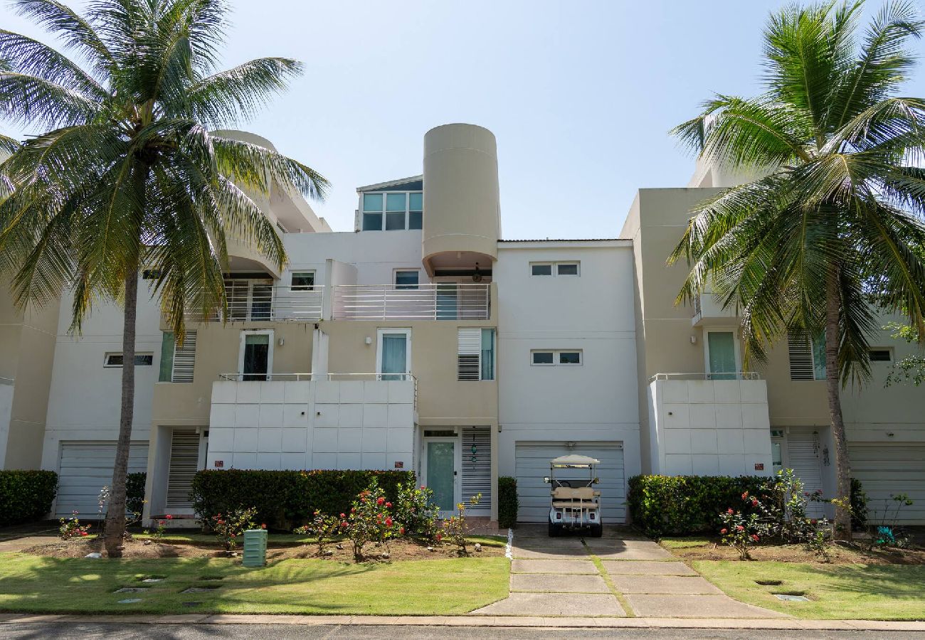 Townhouse in Dorado - Villa Merchán | 8 Guests | 4BR & 4.5 Bathrooms 