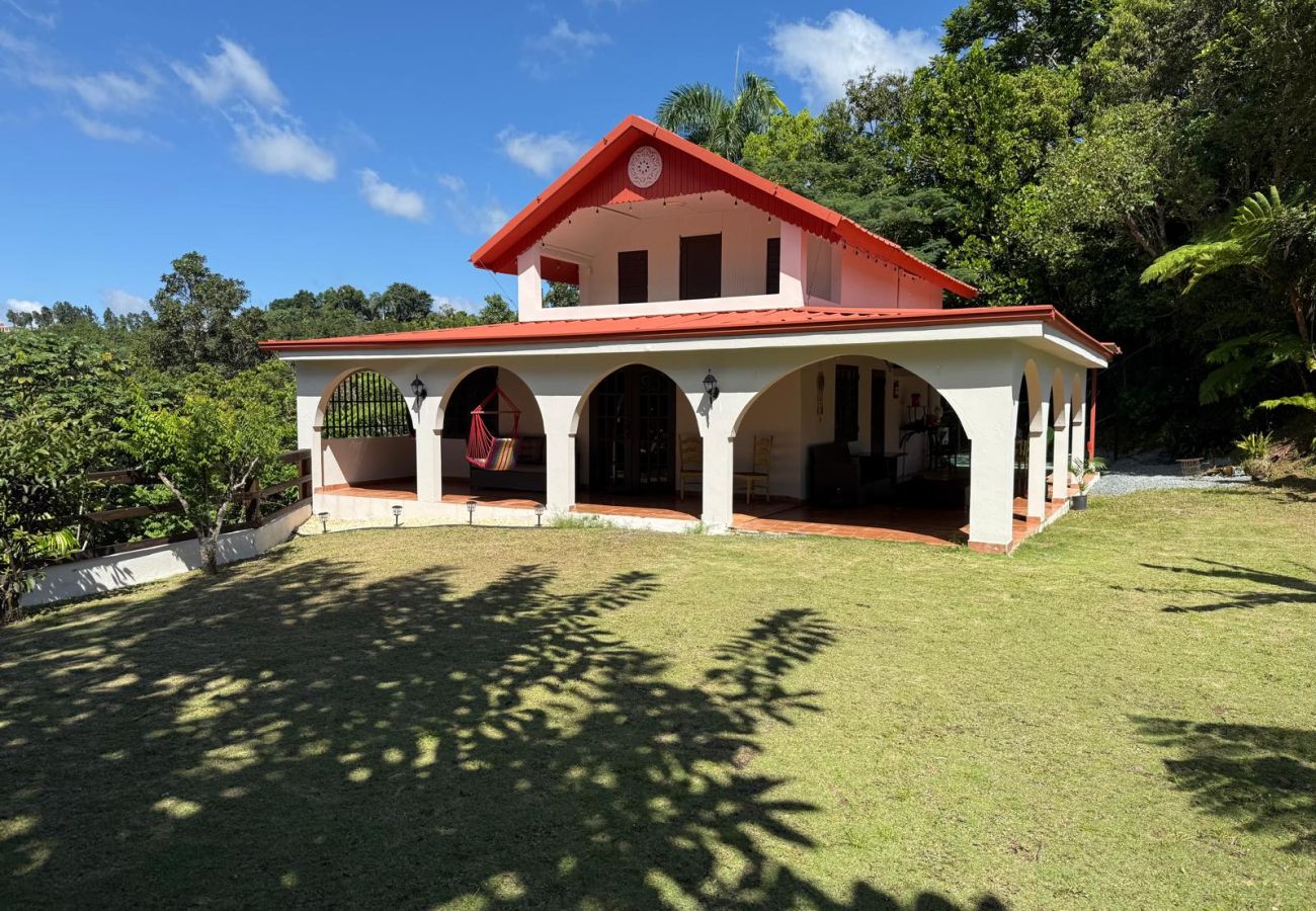 Country house in Cayey - Escape to a Mountain Hideaway w/ Jacuzzi & Scenic Views in Cayey, Puerto Rico.