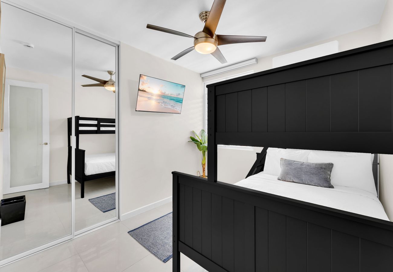 Apartment in San Juan - Charming 1BR Apt + Balcony | Perfect for 3