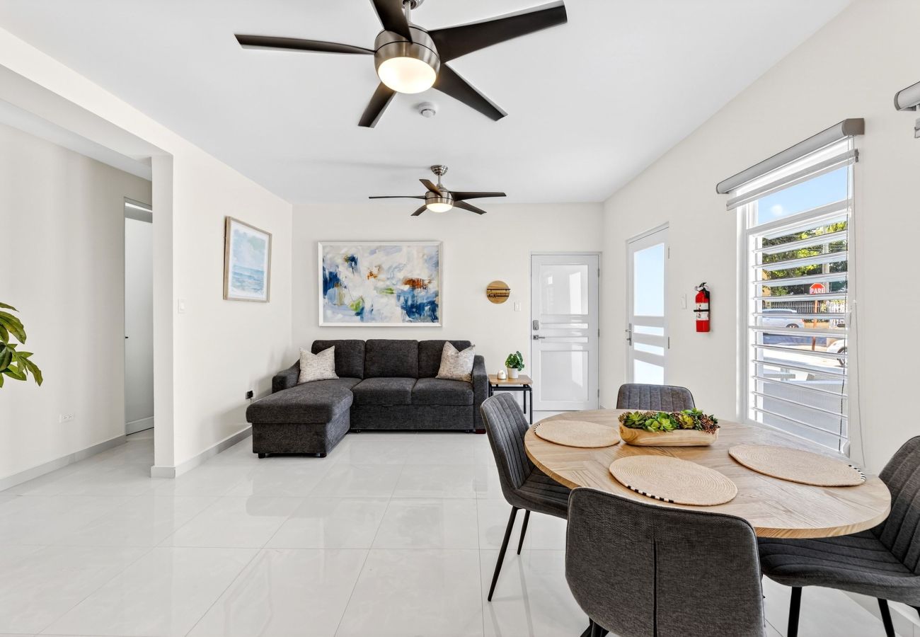 Apartment in San Juan - Charming 1BR Apt + Balcony | Perfect for 3