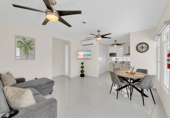 Apartment in San Juan - Cozy Retreat with Private Balcony, 2 BR | Sleeps 6