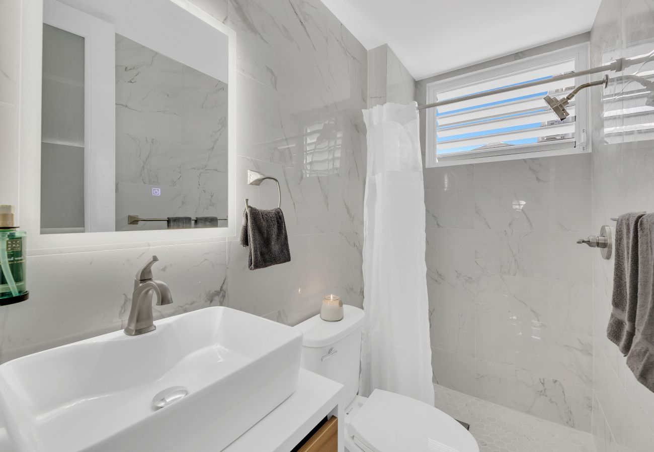 Apartment in San Juan - Modern Retreat w/ Private Balcony, 1BR for 3