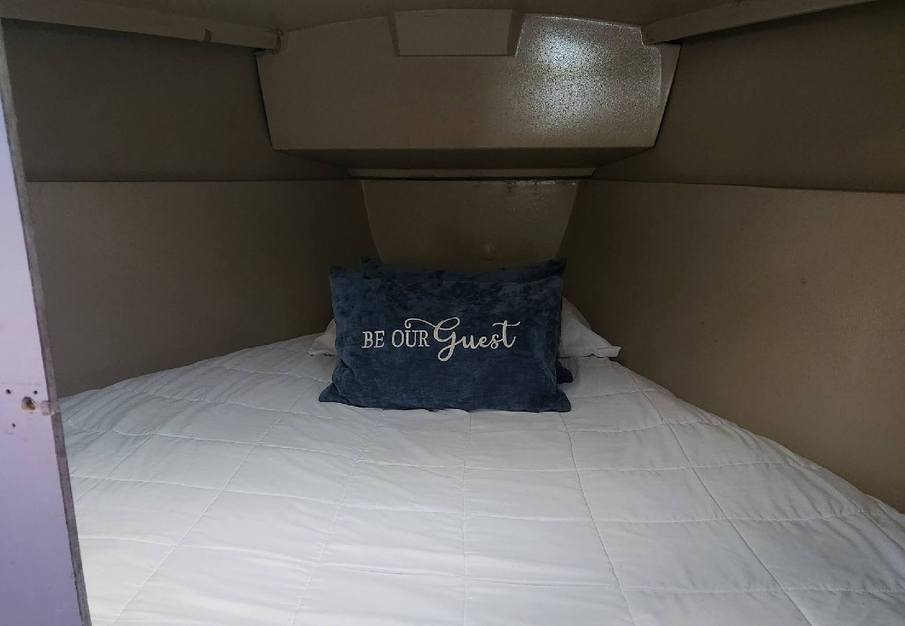 Boat in Cayey - Cozy Sailboat at the Montains with air conditioned