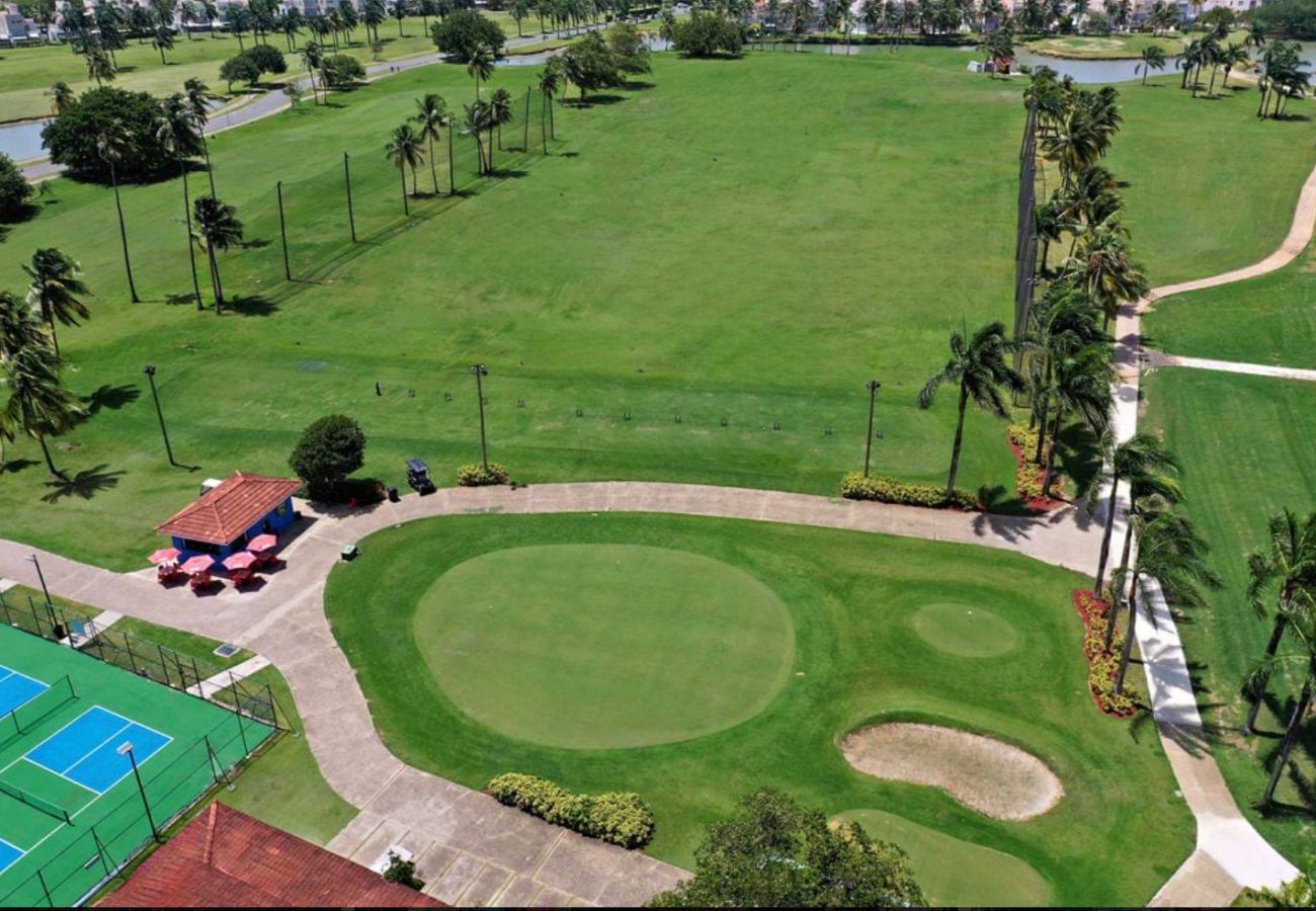 Apartment in Dorado - Elegant 1BR Retreat w/ King Bed & Balcony