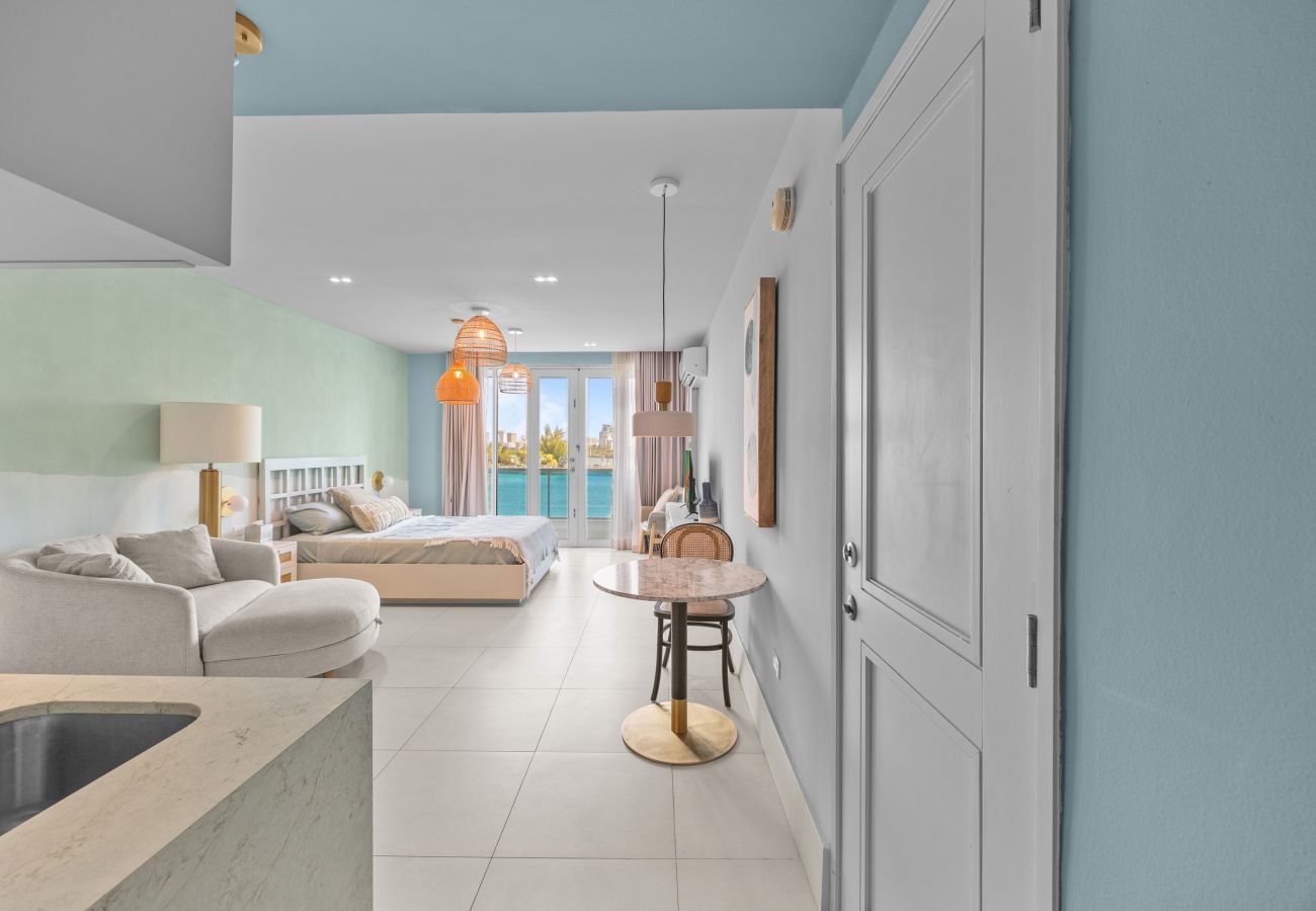 Apartment in San Juan - Perfect Couples Getaway with Ocean View Location