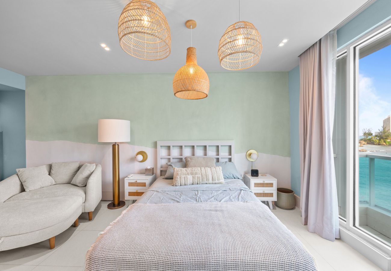 Apartment in San Juan - Perfect Couples Getaway with Ocean View Location