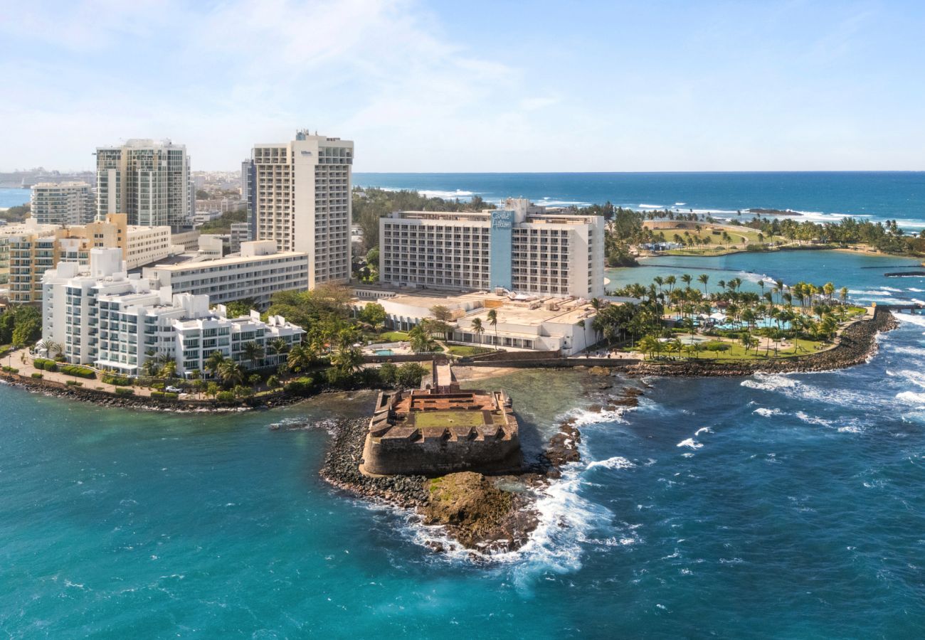 Apartment in San Juan - Perfect Couples Getaway with Ocean View Location