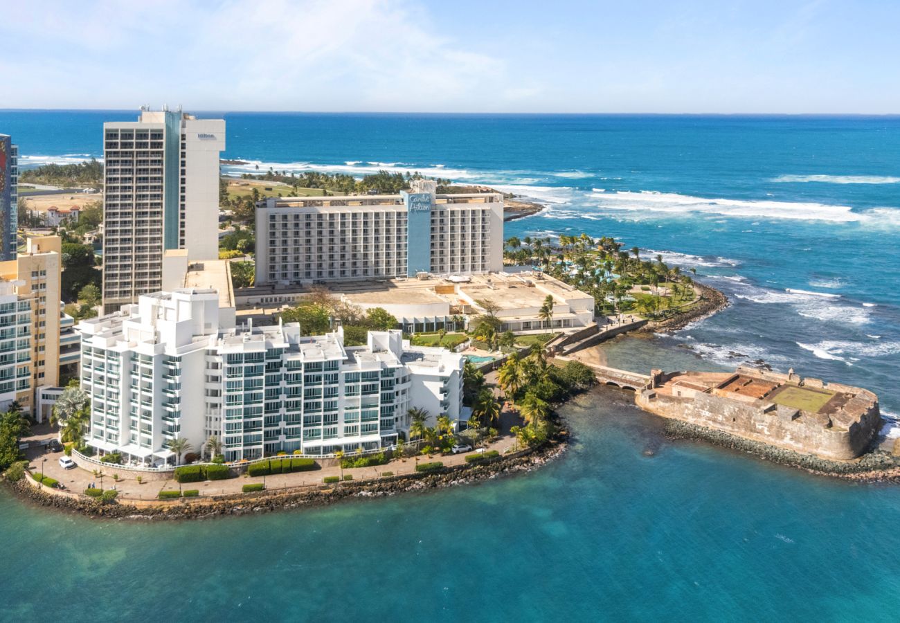 Apartment in San Juan - Perfect Couples Getaway with Ocean View Location