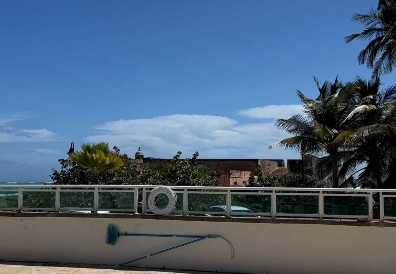 Apartment in San Juan - Perfect Couples Getaway with Ocean View Location