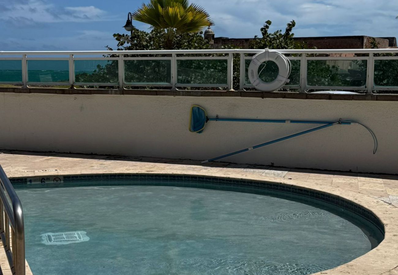 Apartment in San Juan - Perfect Couples Getaway with Ocean View Location