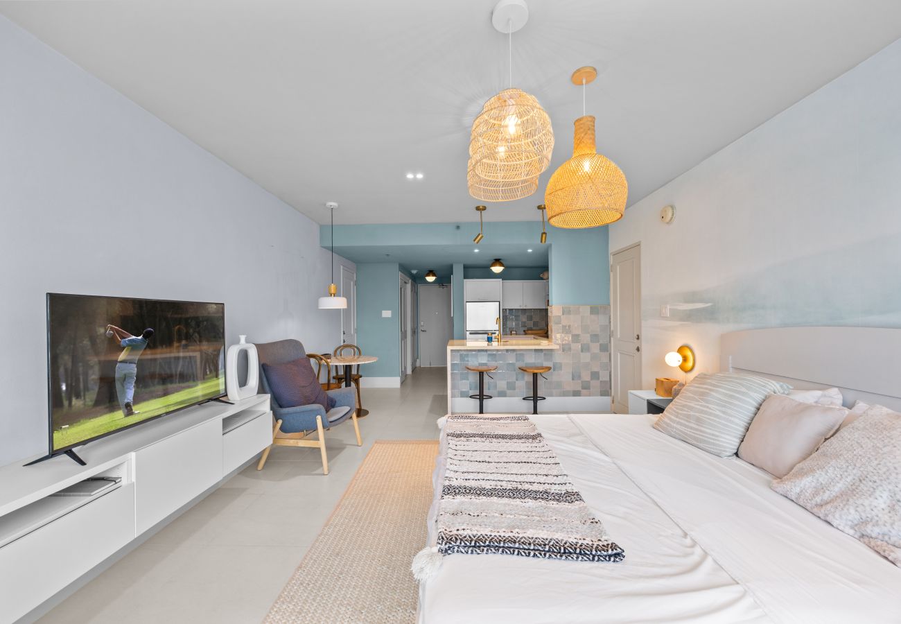 Apartment in San Juan - Bright & Modern Suite for Couples