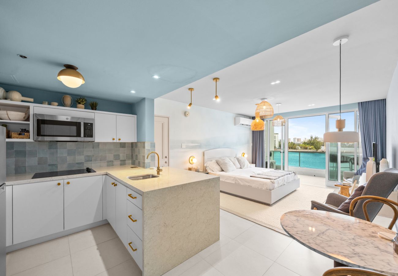 Apartment in San Juan - Bright & Modern Suite for Couples