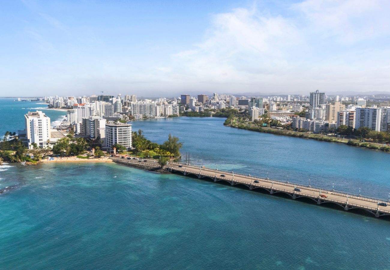 Apartment in San Juan - Bright & Modern Suite for Couples