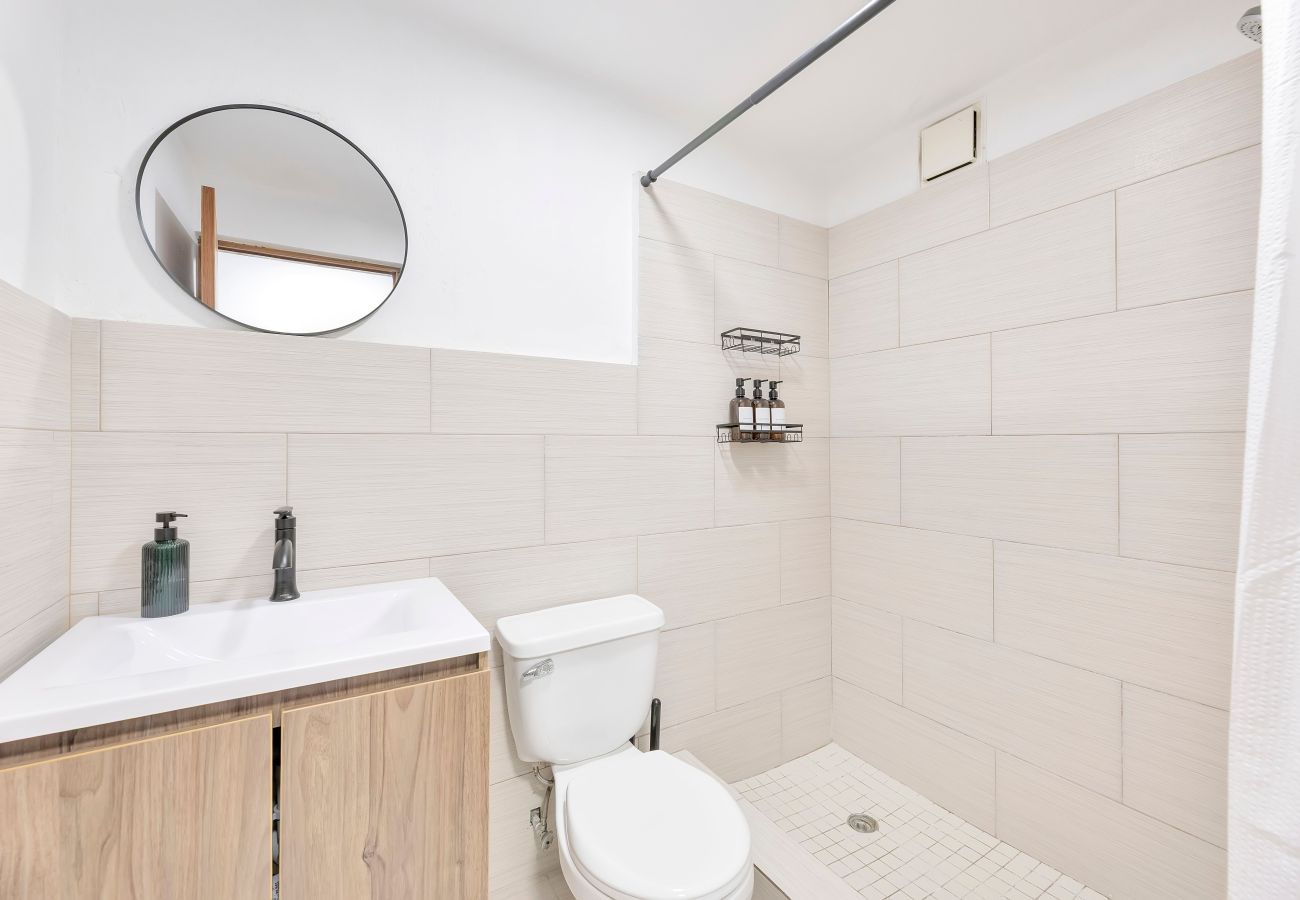 Apartment in San Juan - Bright 3BR Oasis in Calle Cerra w/ Balcony