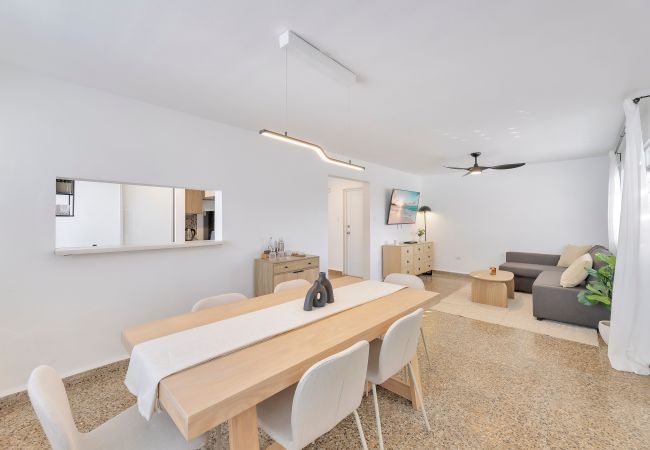 Apartment in San Juan - Calle Cerra Getaway 3BR w/ Balcony