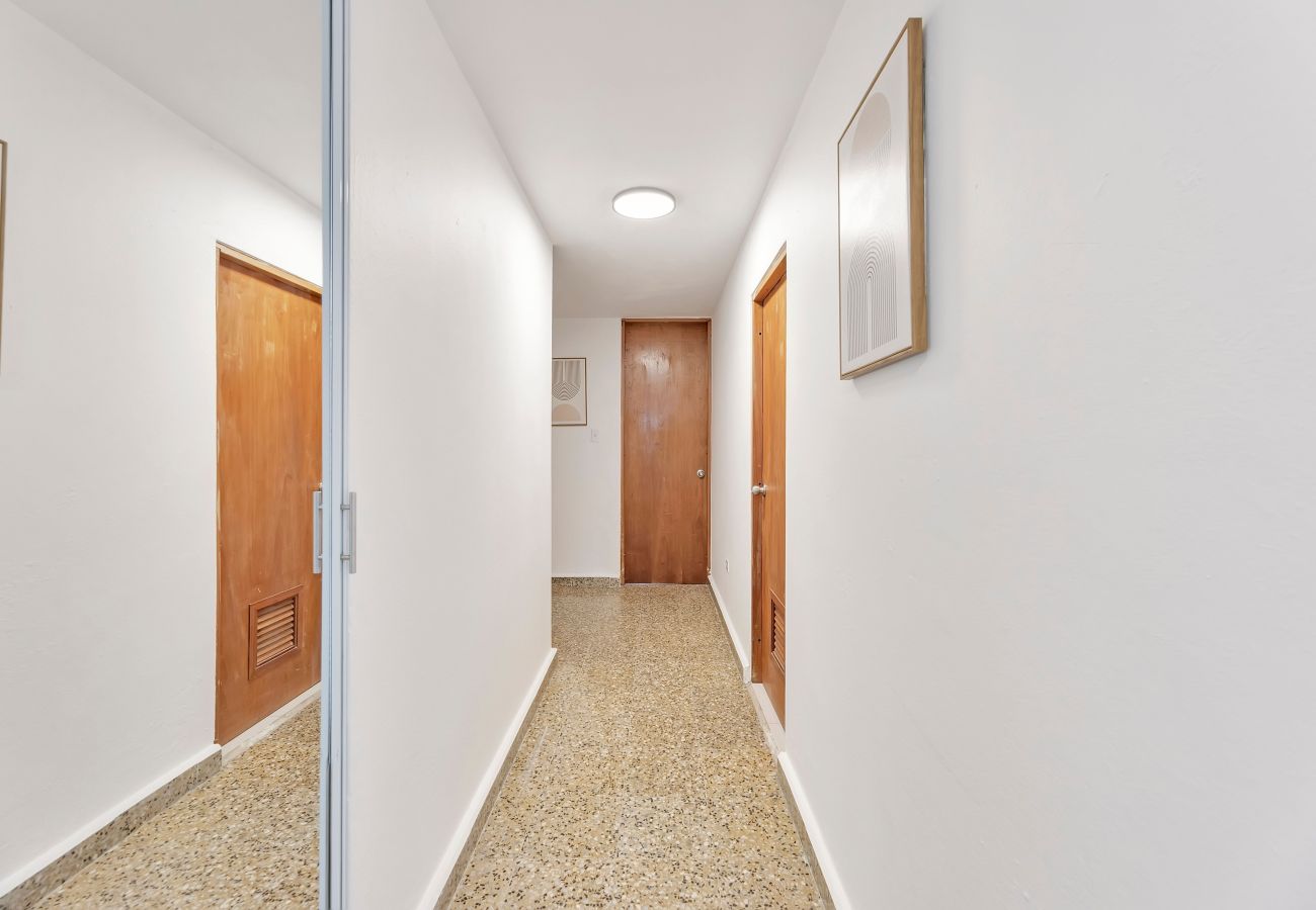 Apartment in San Juan - Calle Cerra Getaway 3BR w/ Balcony