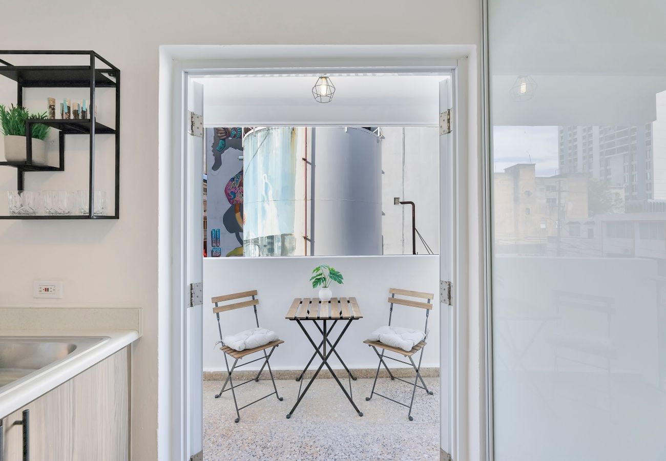 Apartment in San Juan - Calle Cerra Getaway 3BR w/ Balcony