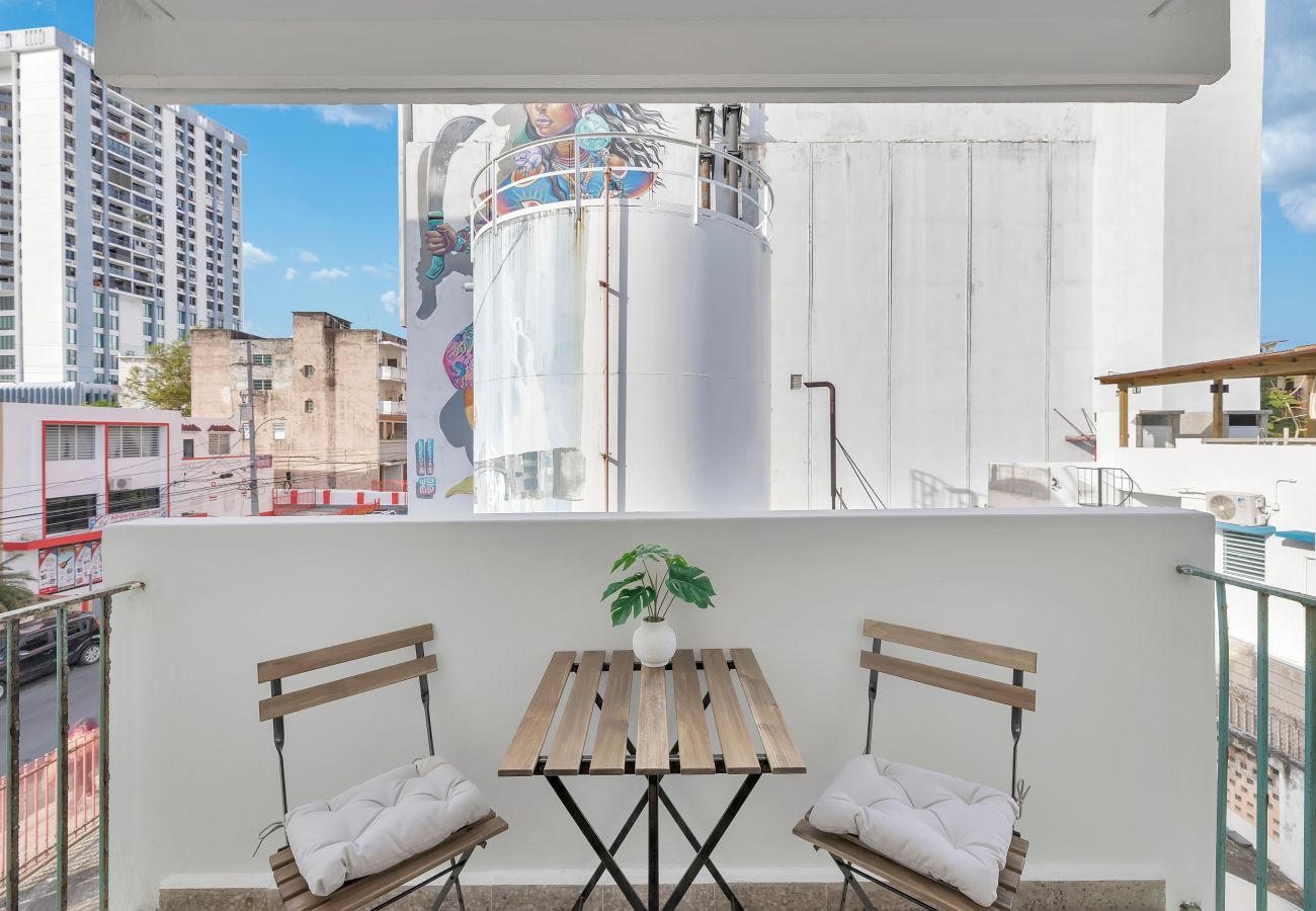 Apartment in San Juan - Calle Cerra Getaway 3BR w/ Balcony