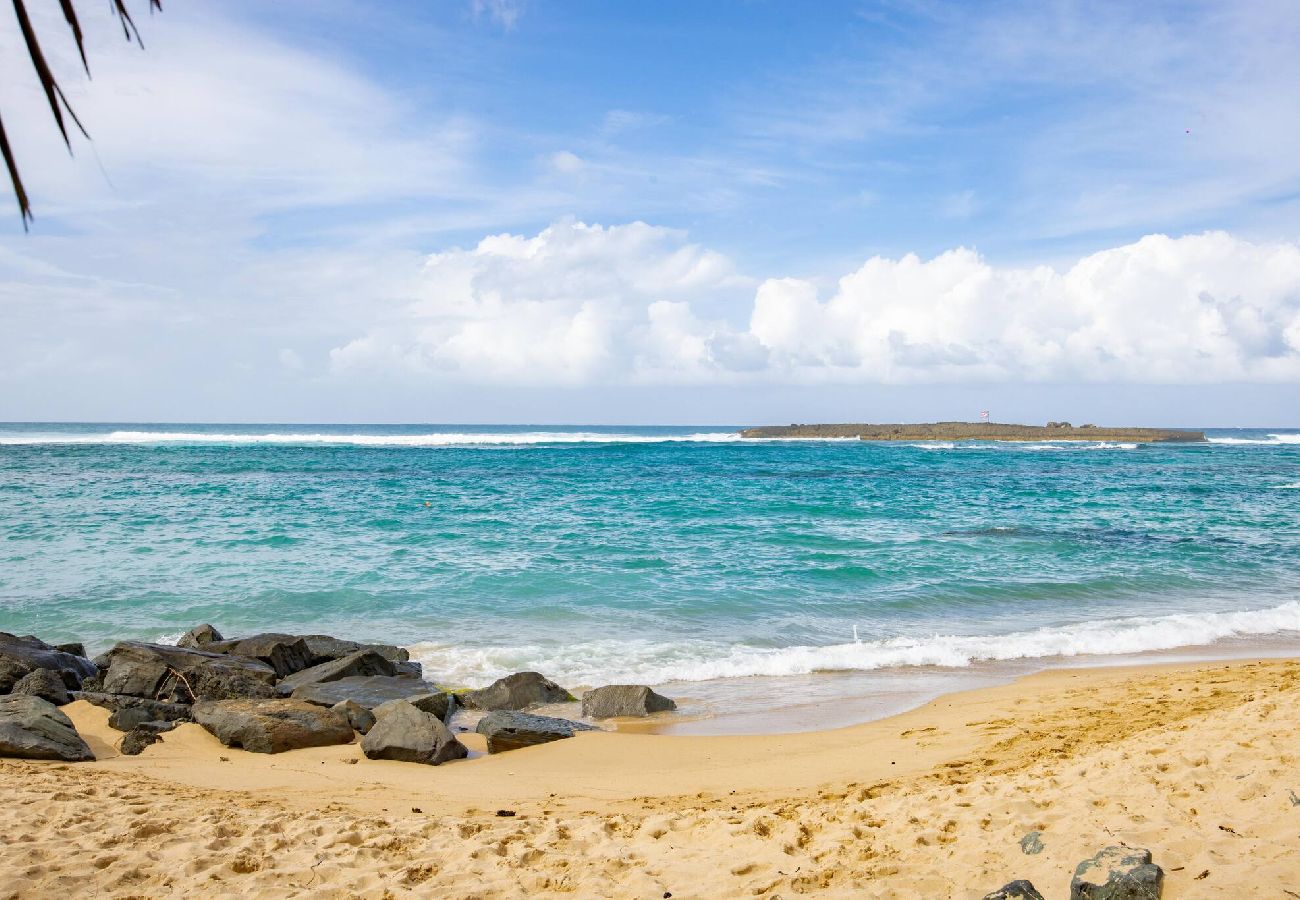 Apartment in San Juan - Budget Friendly Apt with 2 Balconies Near Beach 