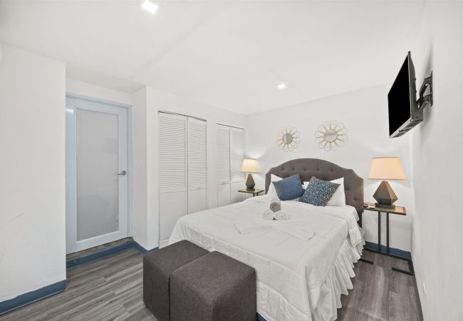 House in San Juan - Cozy Queen Studio | Near Airport & Old San Juan