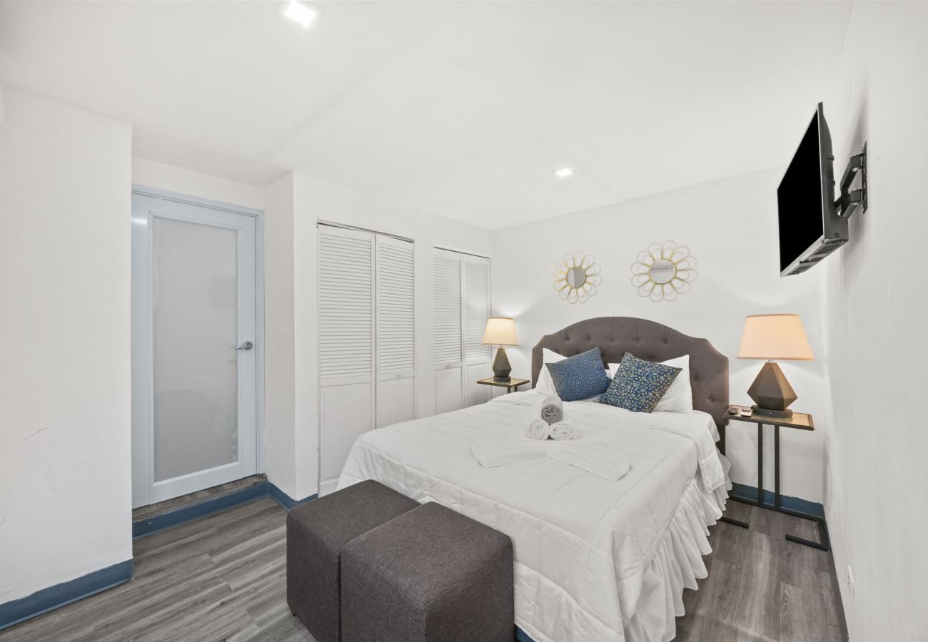 House in San Juan - Cozy Queen Studio | Near Airport & Old San Juan