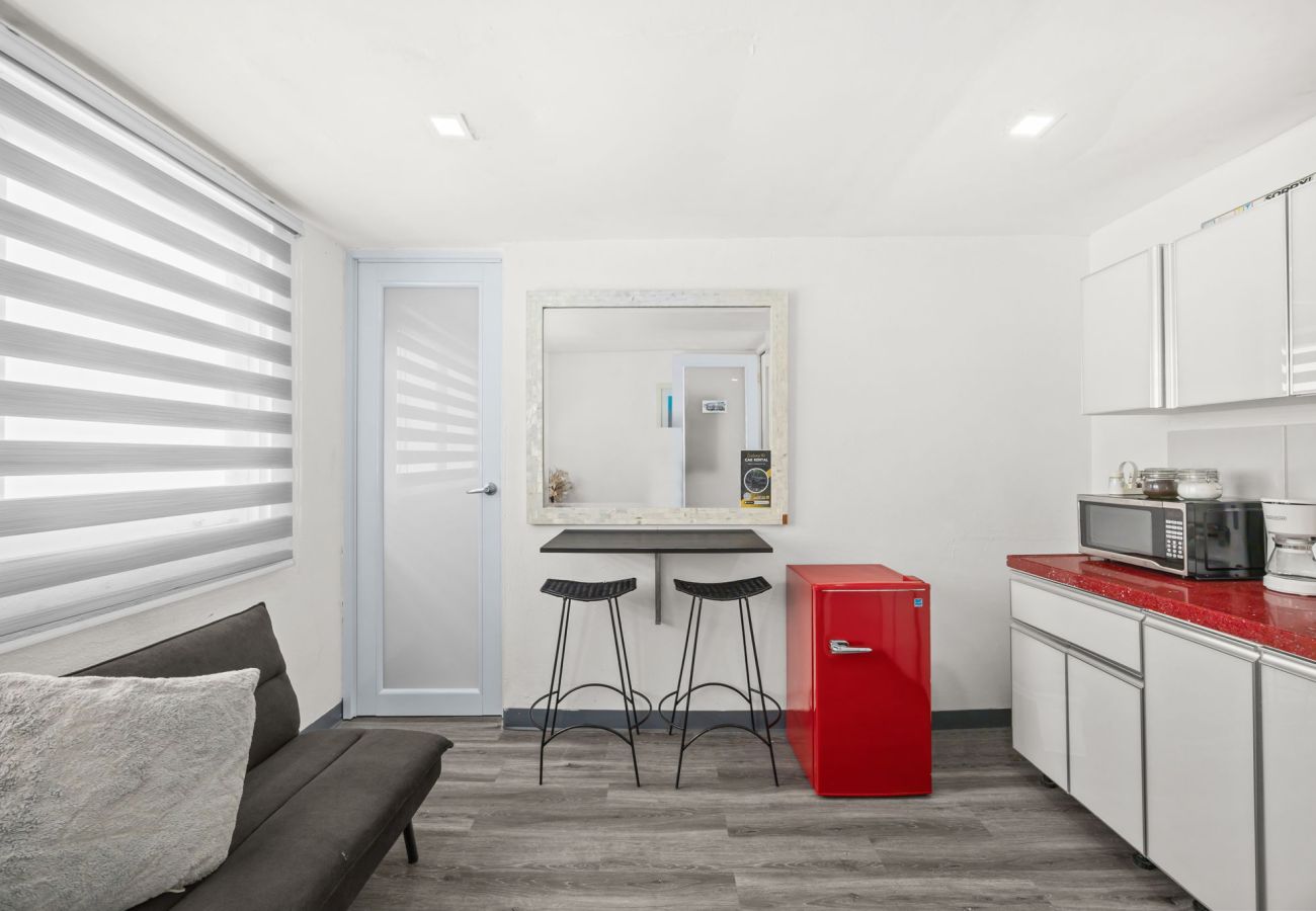 House in San Juan - Cozy Queen Studio | Near Airport & Old San Juan