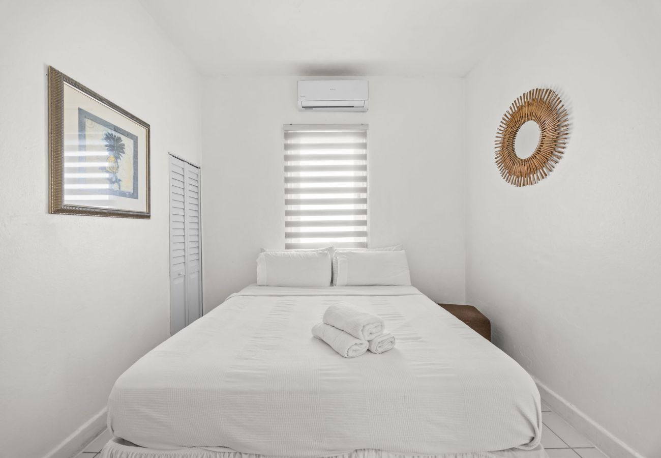 House in San Juan - Comfortable Group Stay | Sleeps 5 | Great Location