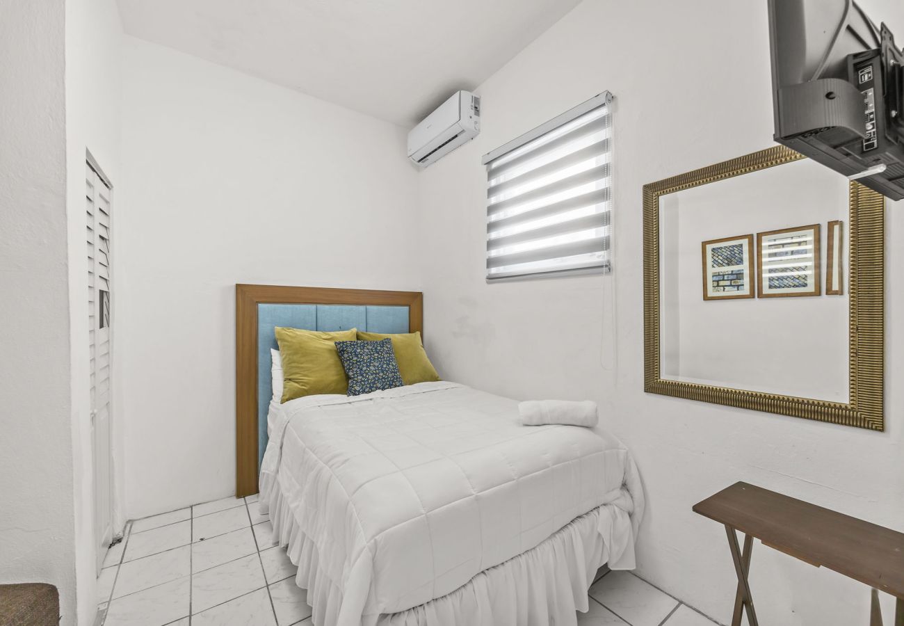 House in San Juan - Comfortable Group Stay | Sleeps 5 | Great Location