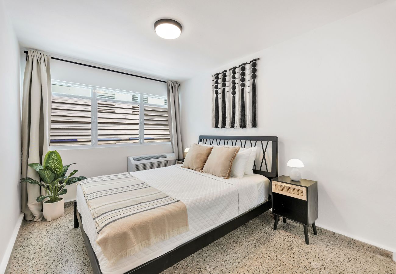 Apartment in San Juan - 3BR Near Restaurants & Nightlife Sleeps 7