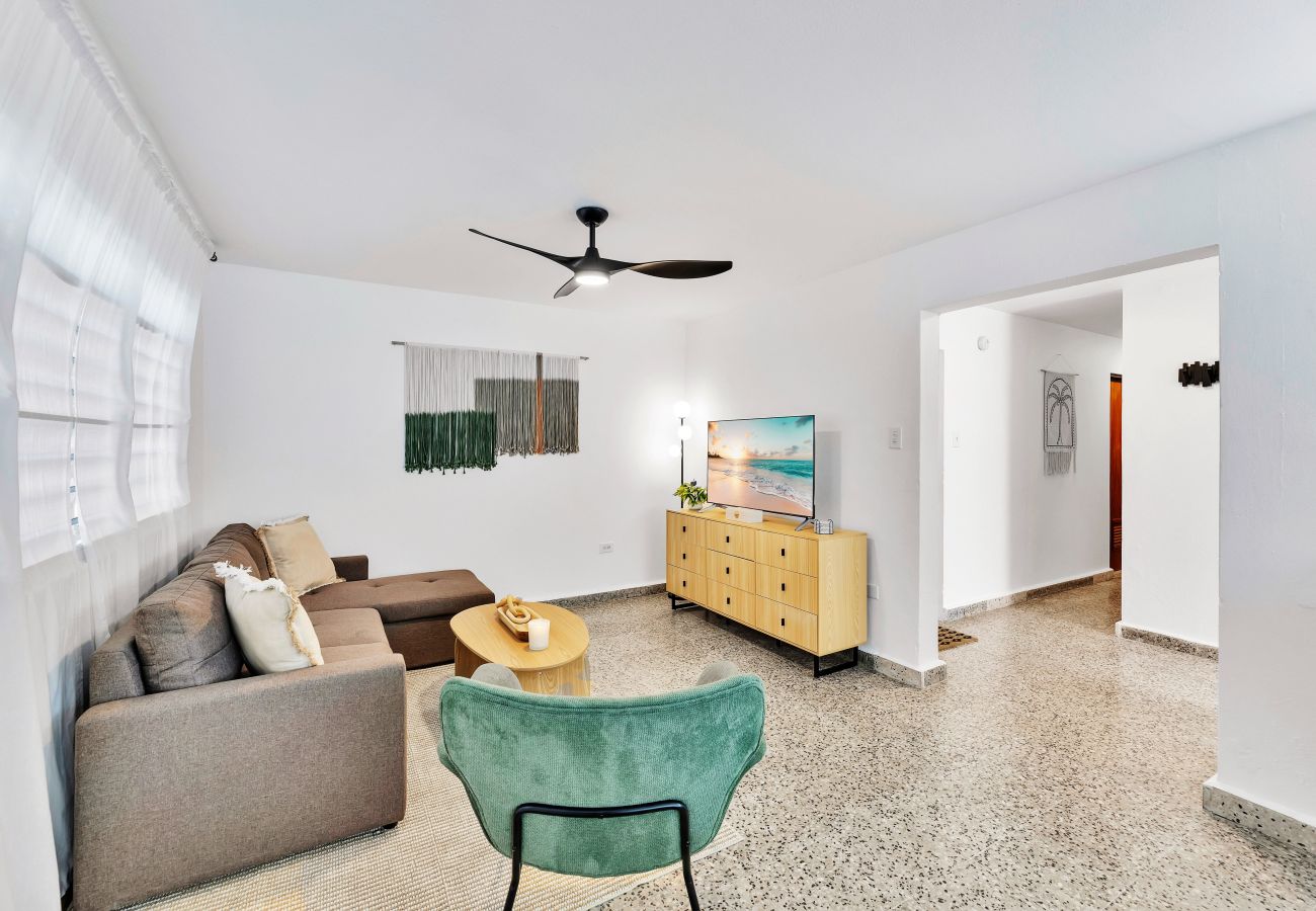 Apartment in San Juan - 3BR Near Restaurants & Nightlife Sleeps 7