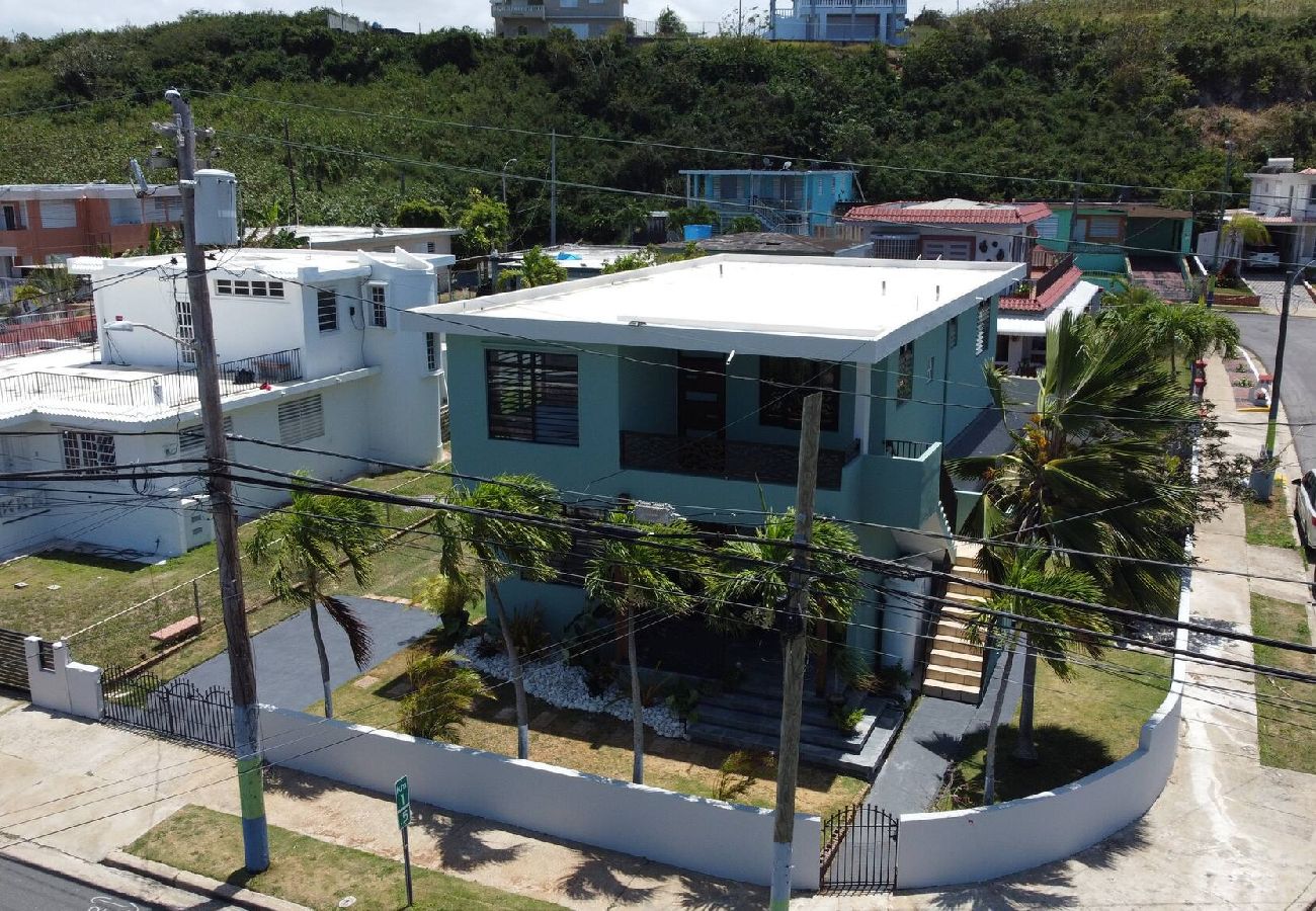 House in Camuy - Oceanfront Rustic Family Home Fully Equipped for 8