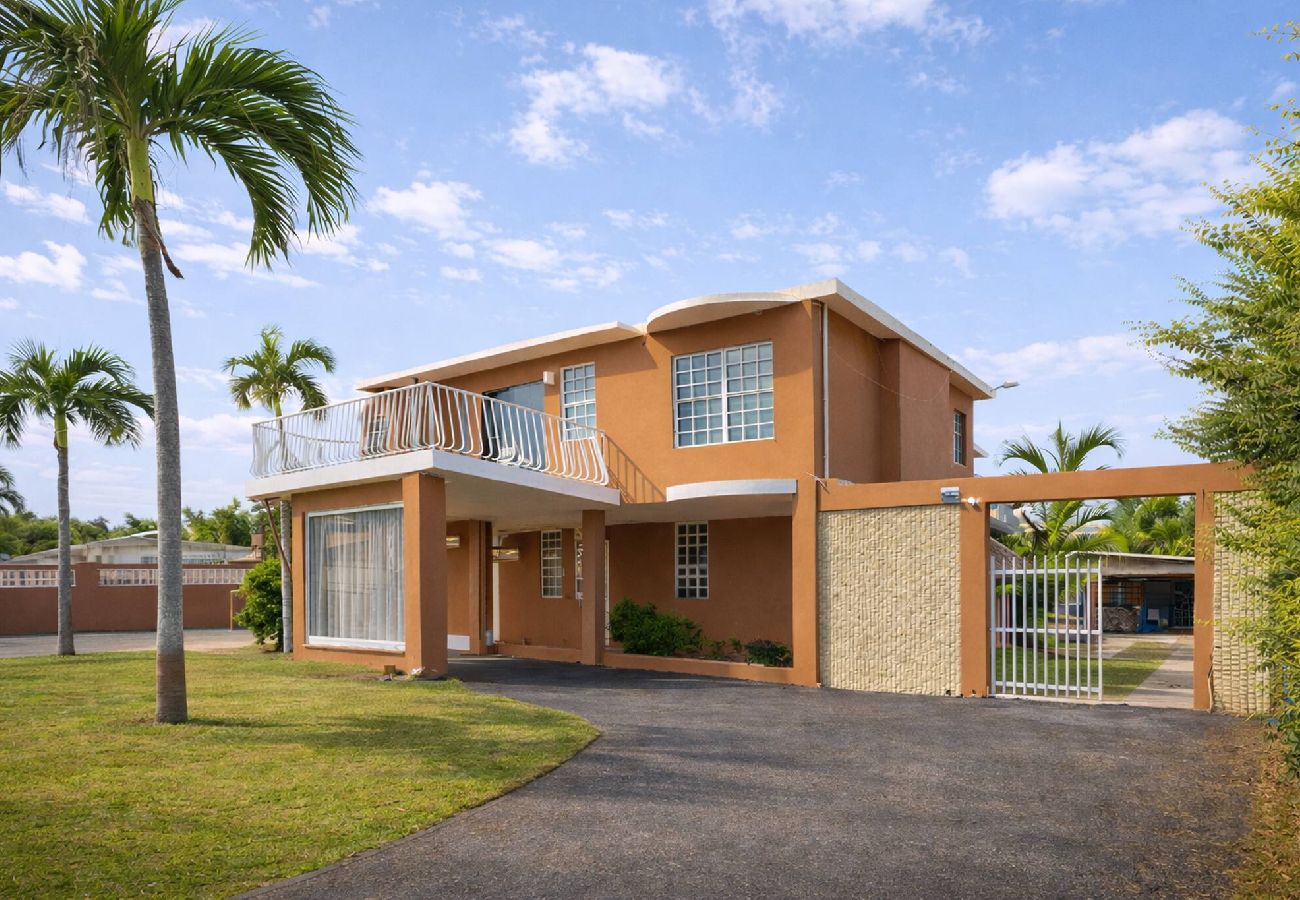 House in Dorado - 9 br in dorado 