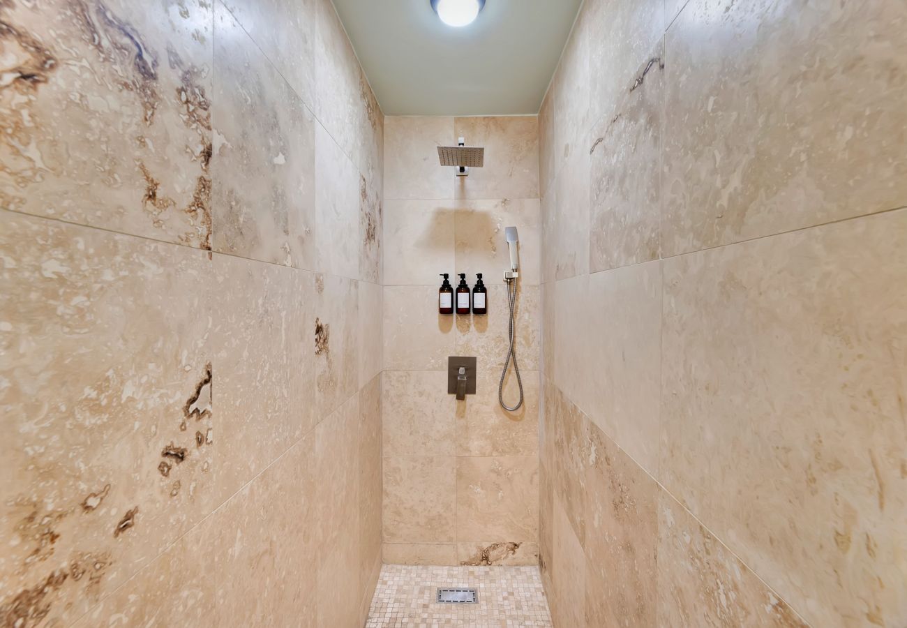 House in San Juan - 4BR Pool Home | 5 Min to Beach, San Juan
