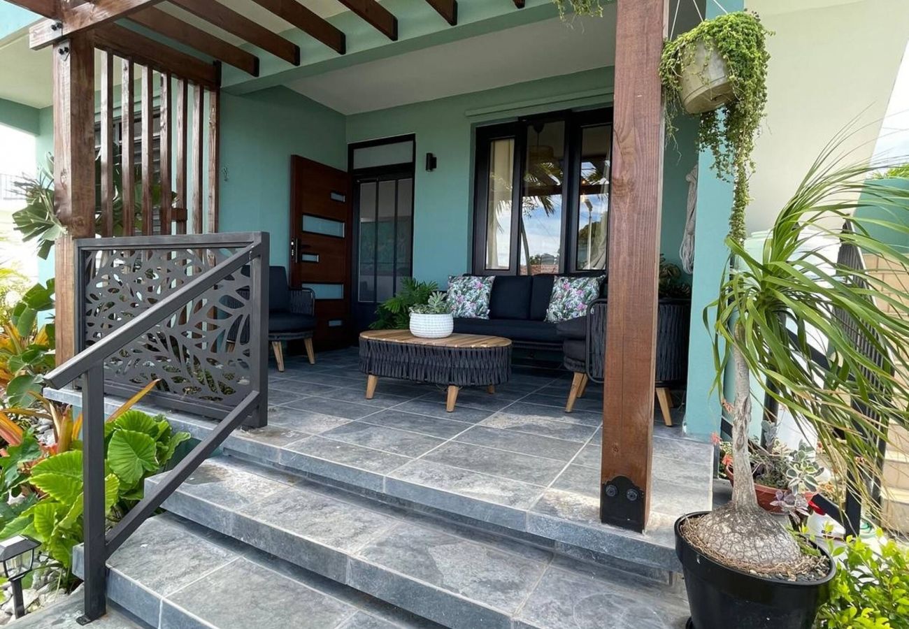 House in Camuy - 6BR Beachfront Compound w/ Generator & Games 