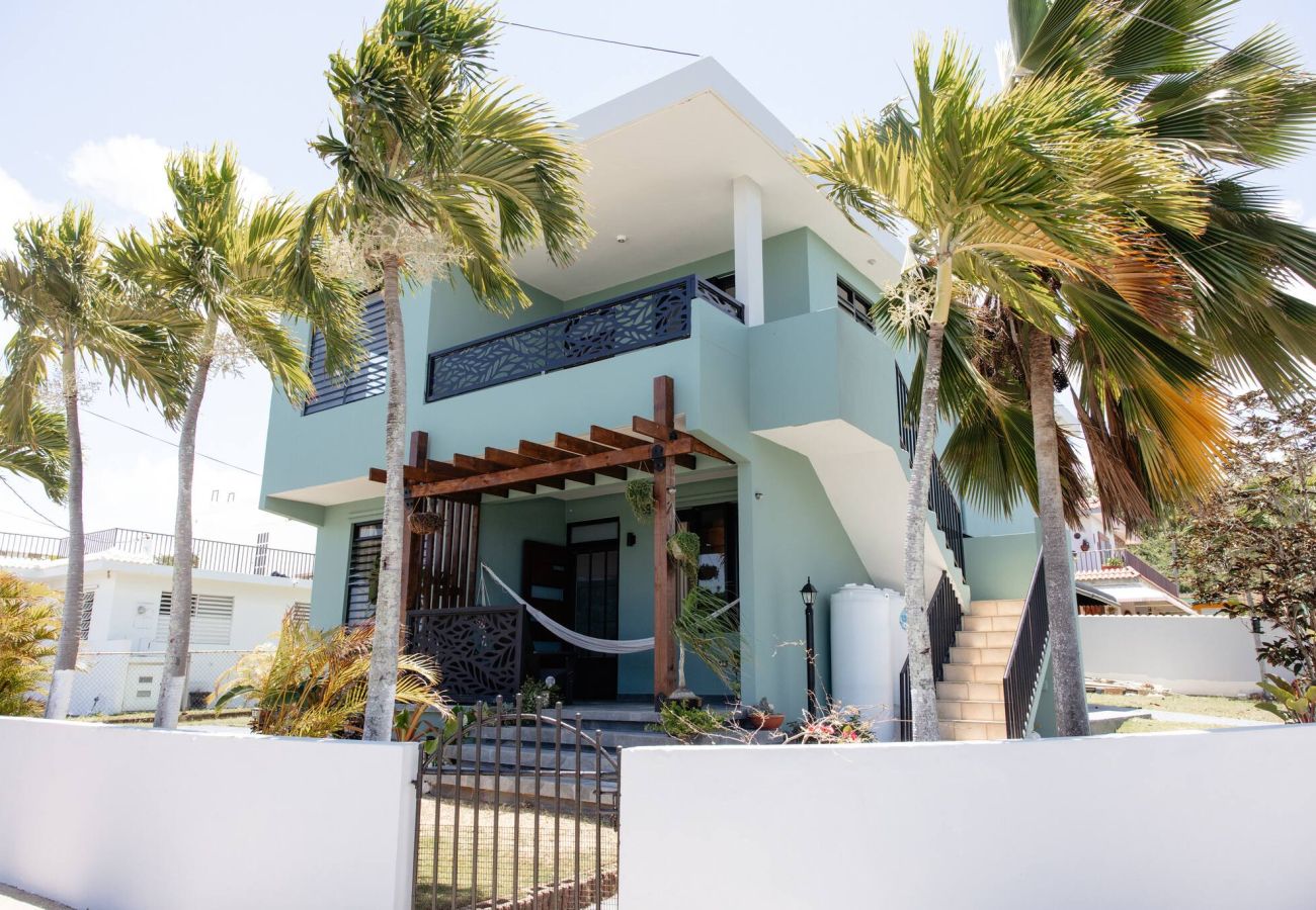 House in Camuy - 6BR Beachfront Compound w/ Generator & Games 