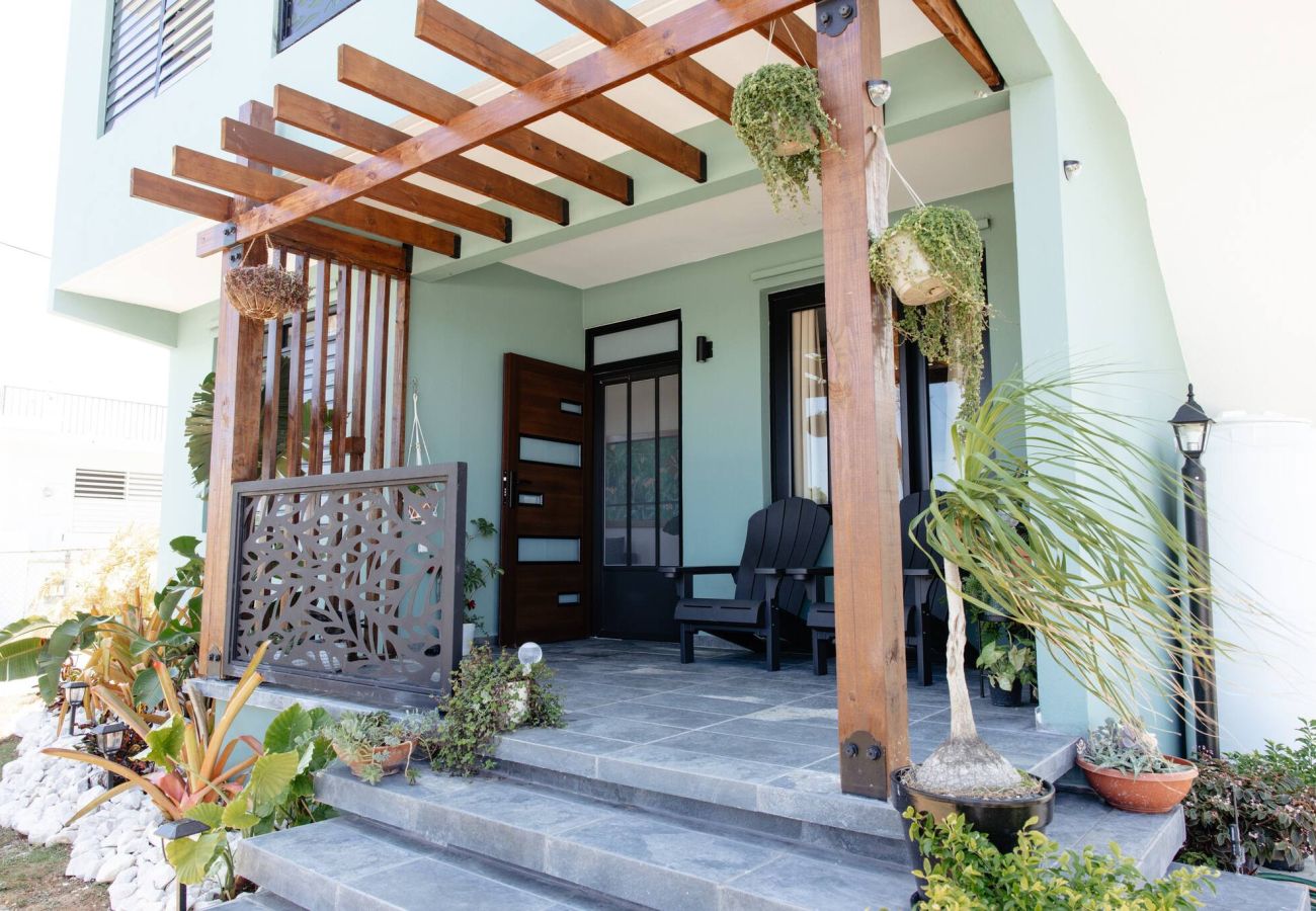 House in Camuy - 6BR Beachfront Compound w/ Generator & Games 