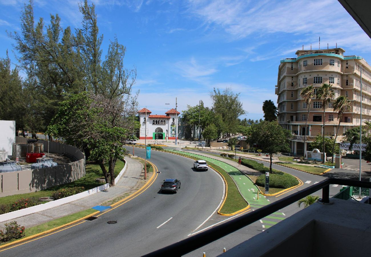 Apartment in San Juan - 1BR with Balcony Steps from Escambron Beach 