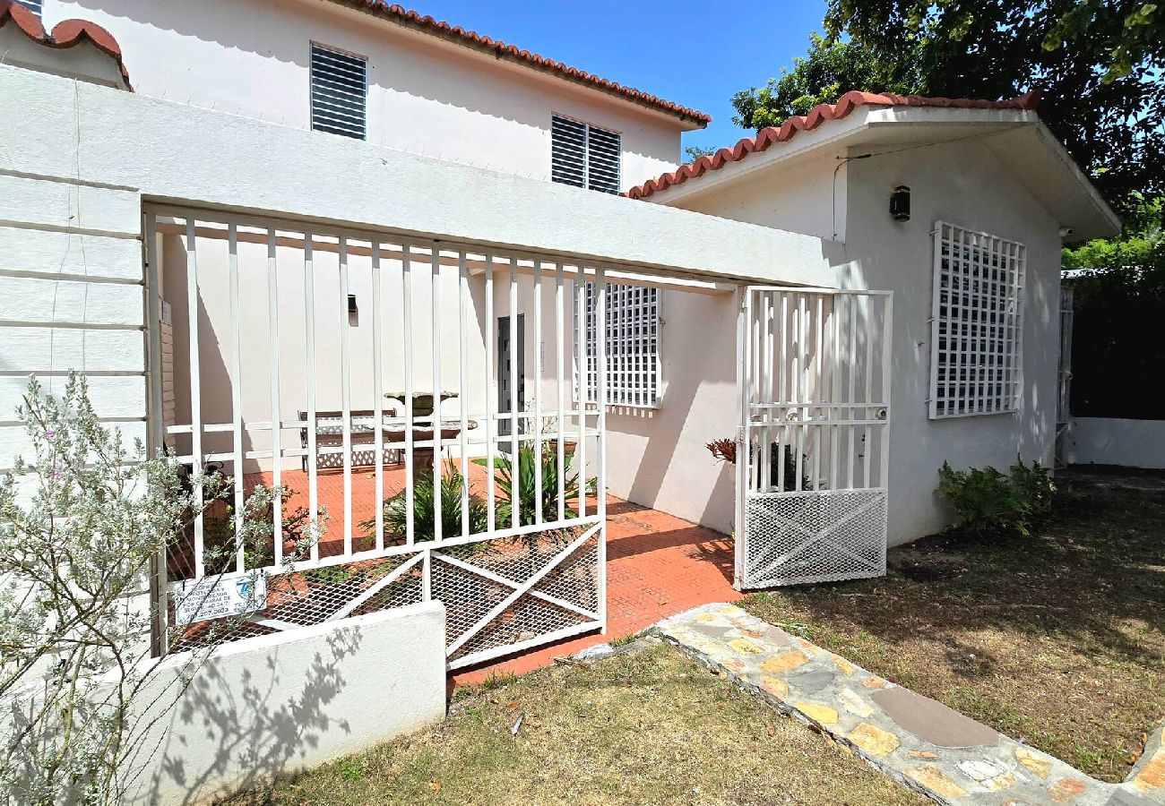 House in Arecibo - Arecibo - House, Close to Beach, Laundry, Wifi A/C 