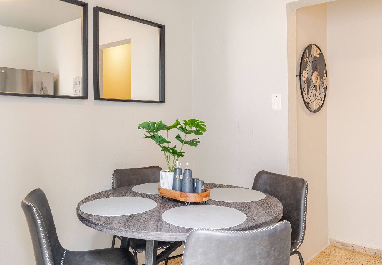 Apartment in Trujillo Alto - Family Apt · Crib · Free Parking