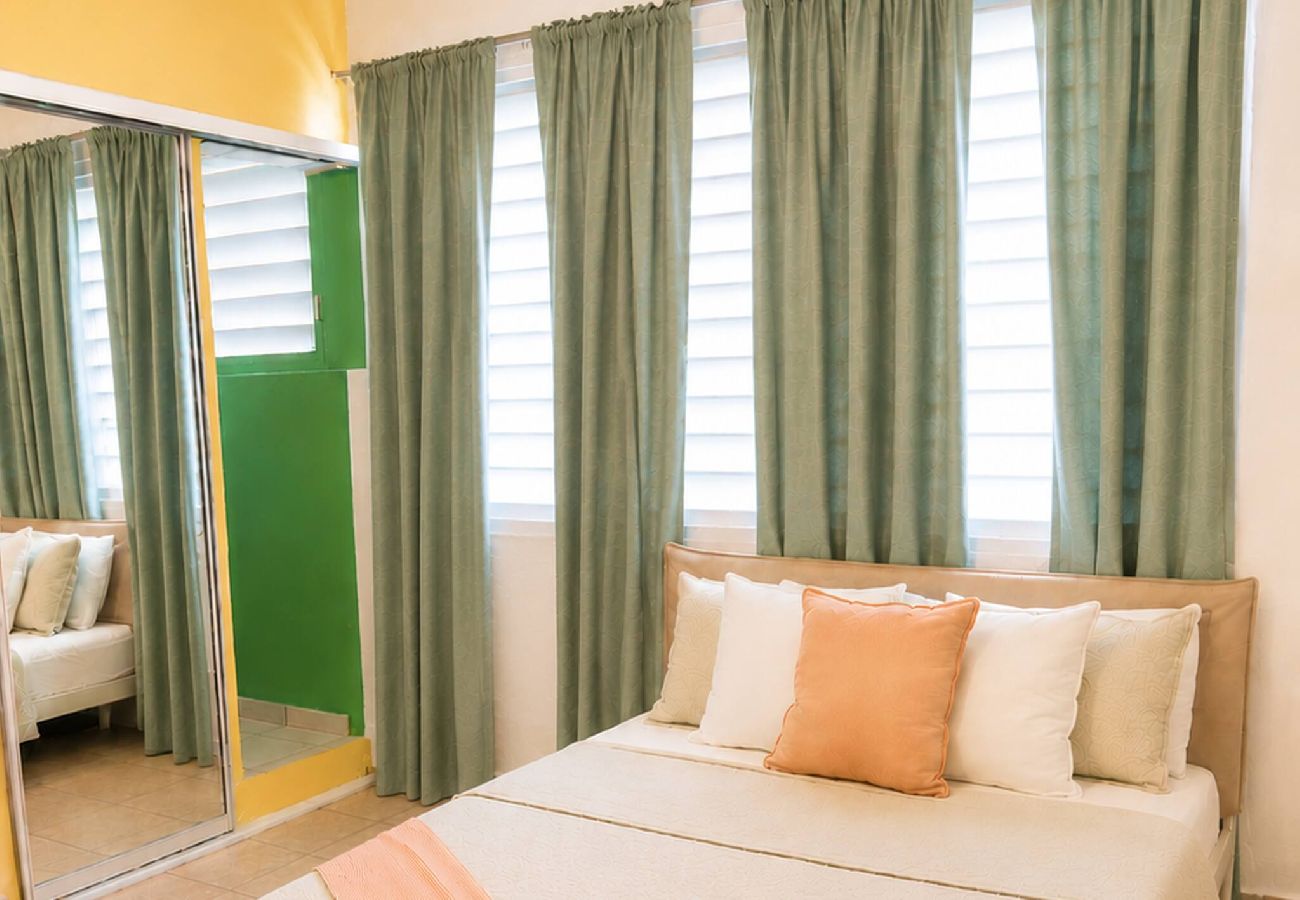 Apartment in San Juan - Charming 1 BR Walking Distance to Escambron Beach 