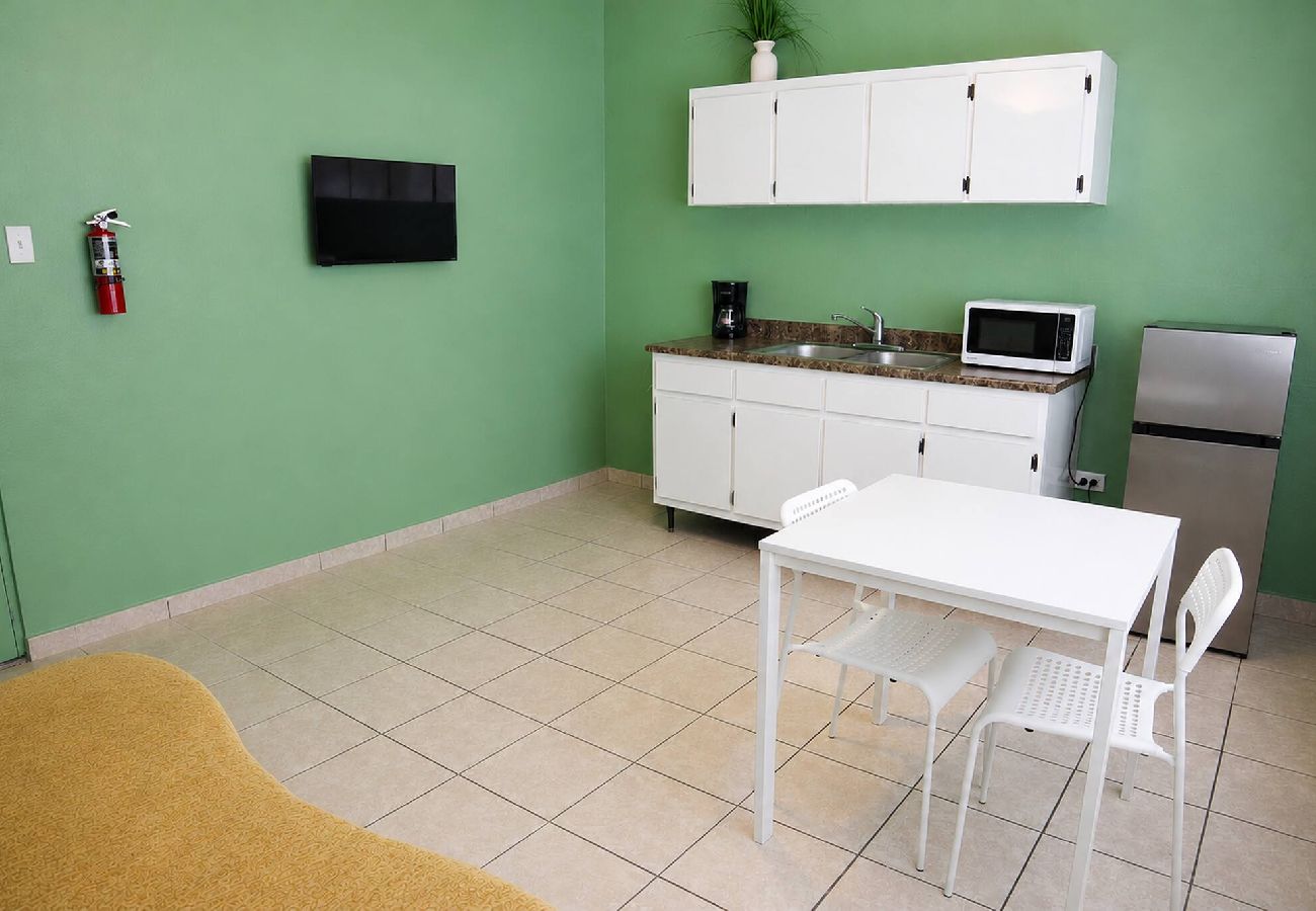 Apartment in San Juan - Charming 1 BR Walking Distance to Escambron Beach 