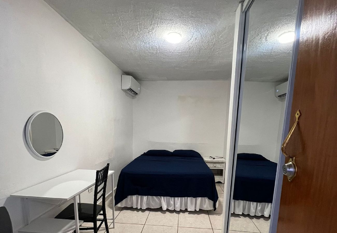 House in San Juan - LISFDD6 - #7 - Suite E Edificio del Parque 